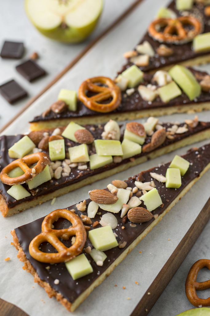 Caramel Apple Bark With Pretzels